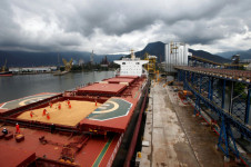 Navio carregado com soja para exportação no Porto de Santos (SP)
