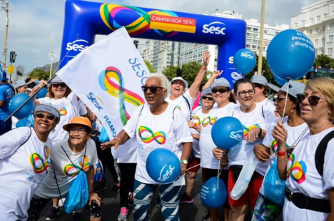 [Caminhada de Idosos em Copacabana] Evento do Sesc RJ ajuda a aumentar a autoestima dos participantes (arquivo)