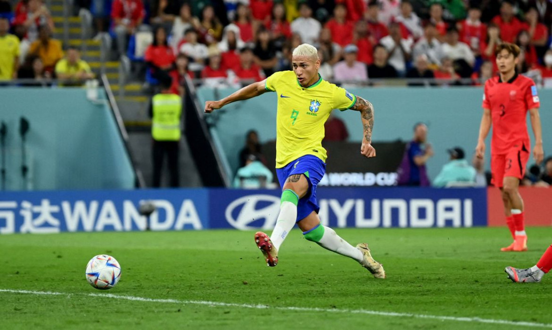 Richarlison também 'guardou' mais um gol Macaque in the trees