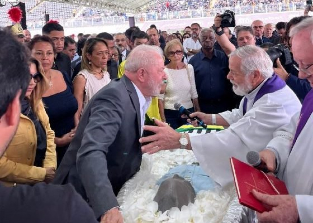 Lula y esposa van al funeral del rey Pelé