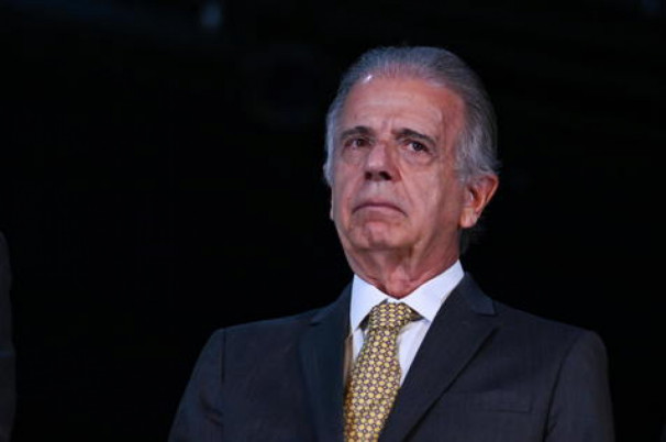 Jos&eacute; M&uacute;cio, ministro da Defesa