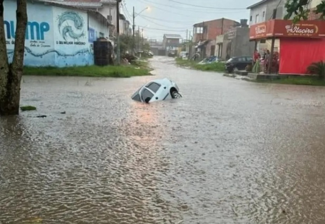 TEMPORAL NO LITORAL DE SP É O MAIOR JÁ REGISTRADO NO BRASIL