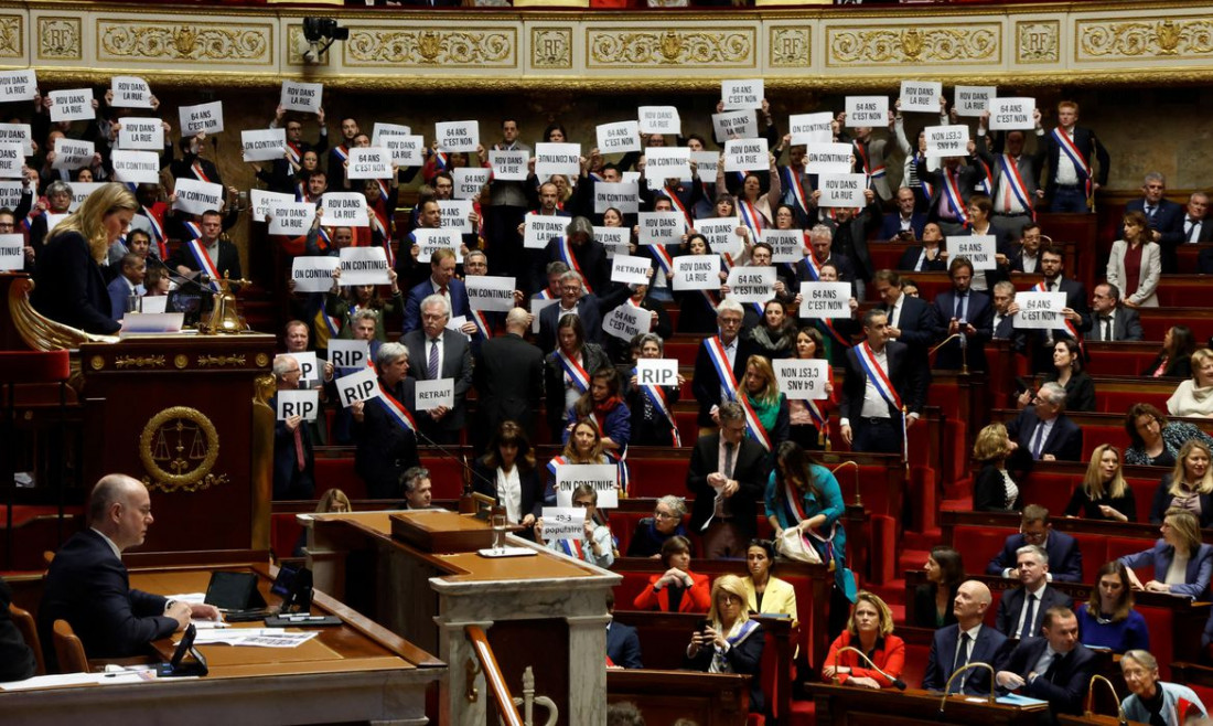 Assembleia Francesa Rejeita Moções De Censura à Reforma Da Previdência