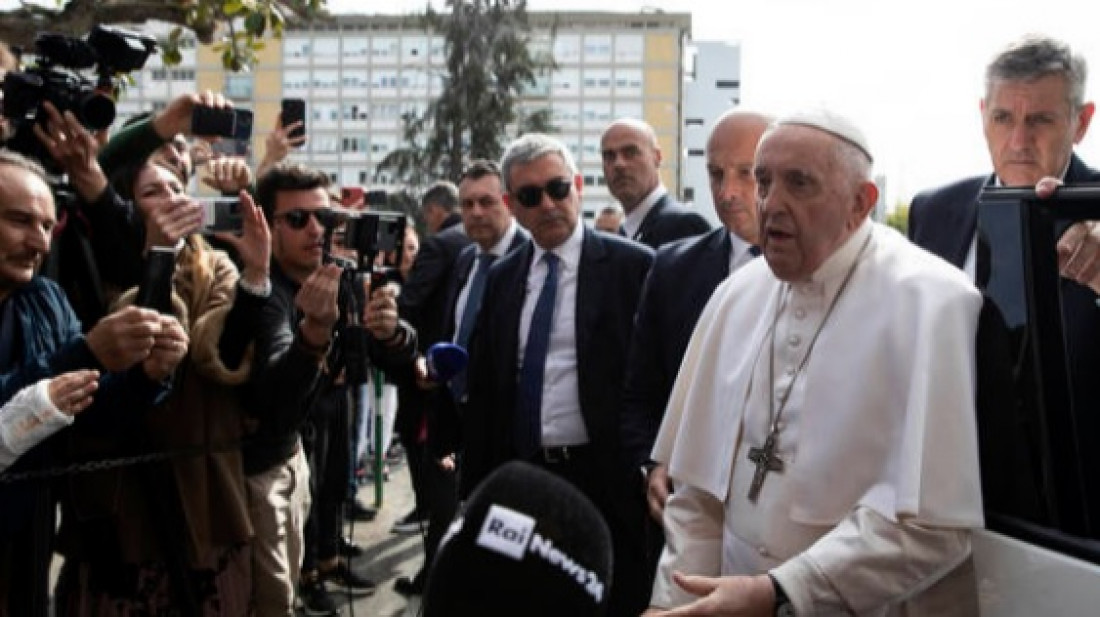 Papa Francisco recebe alta de hospital: Ainda estou vivo