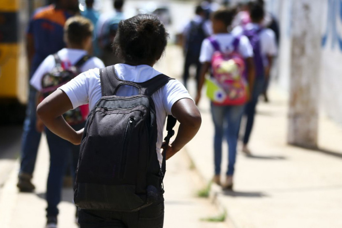 1_alunos_escola-725308.jpg