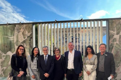 Brasileiros no Fuorisalone, espaço criado no âmbito do 'It's Natural', projeto do Centrorochas e da ApexBrasil para incentivar vendas no exterior desse tipo de produto