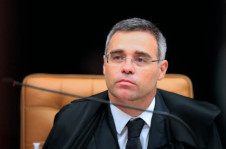 Ministro Andr&eacute; Mendon&ccedil;a