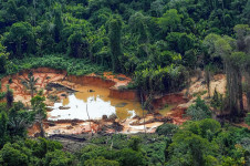 Vista a&eacute;rea de garimpo ilegal na Amaz&ocirc;nia
