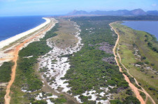 [Restinga de Maric&aacute;] O terreno conhecido como Fazenda de S&atilde;o Bento da Lagoa foi comprado em 2006 pelo grupo IDB Brasil