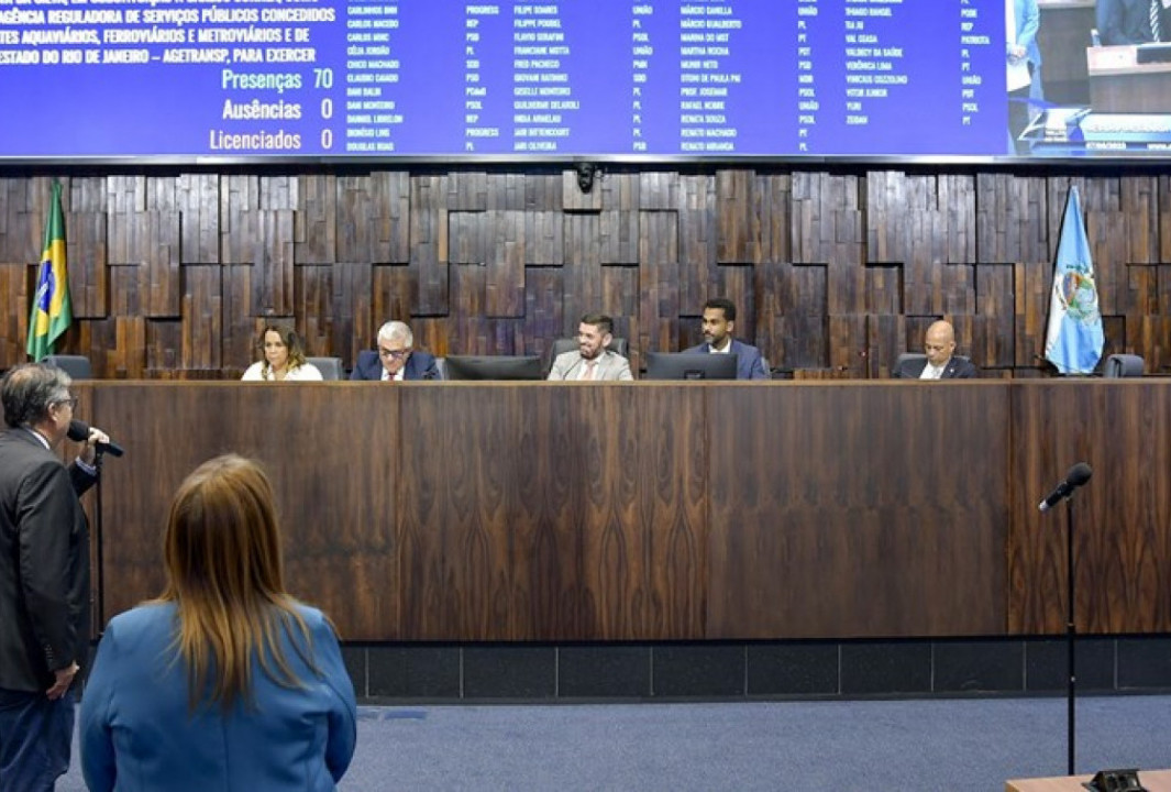 Justiça proíbe Rodrigo Amorim e outros dois deputados de entrar na