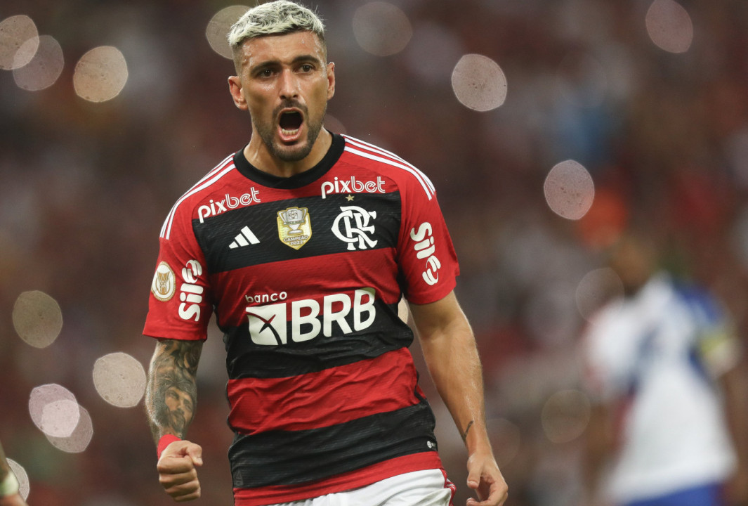 O jogador do Flamengo de 18 anos que impressionou Dorival e é opção para  2023