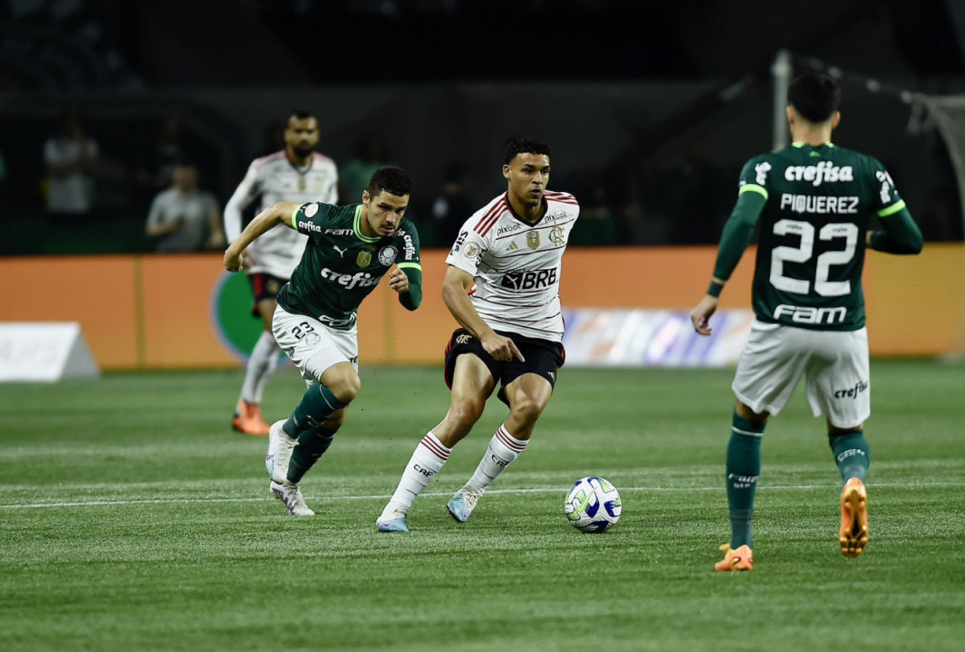 Palmeiras leva empate do Flamengo no fim e chega ao quarto jogo sem vencer  no Brasileirão 