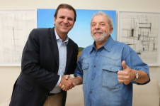 Paes, que tem o apoio do presidente Lula, fez quest&atilde;o de se distanciar do governador bolsonarista do Rio, em discurso feito na conven&ccedil;&atilde;o