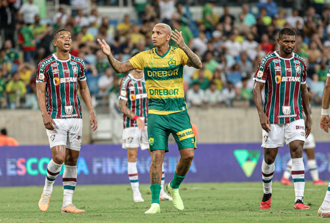 Samuel Xavier é expulso e está fora do jogo de volta entre Fluminense x  Inter