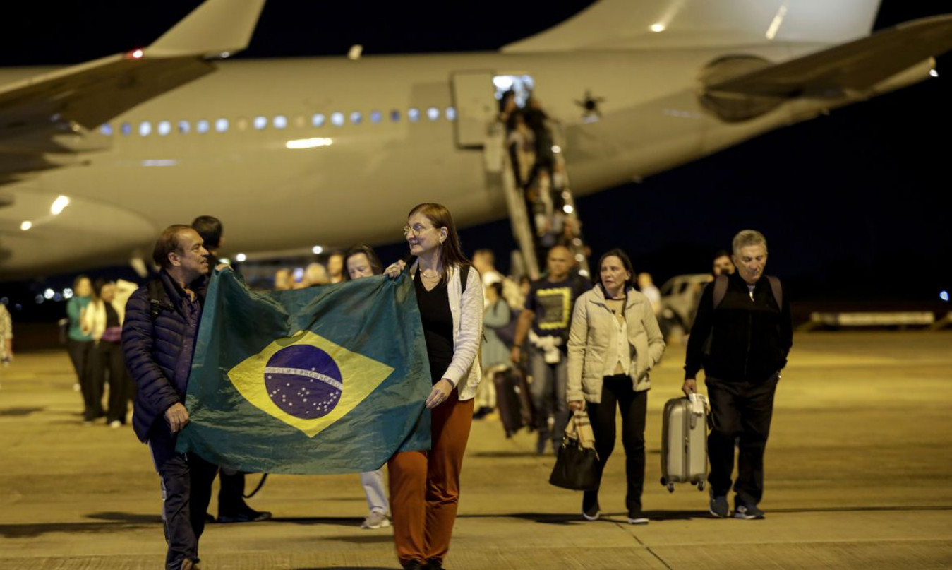 Primeiro avião da FAB com brasileiros de Israel chega a Brasília