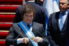 Javier Milei com a faixa presidencial