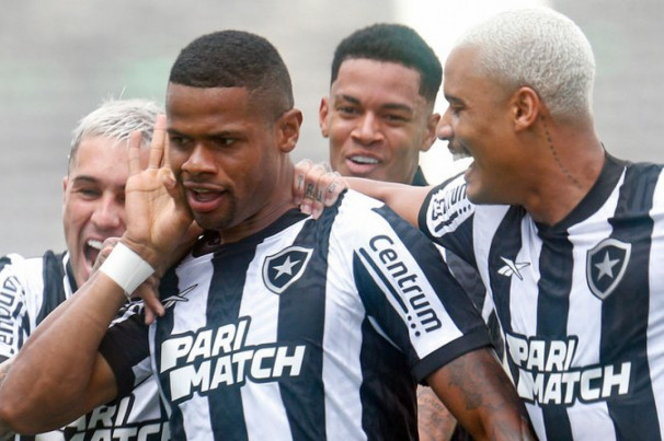 Com reservas, Botafogo supera o Bangu e vence a segunda seguida no Carioca