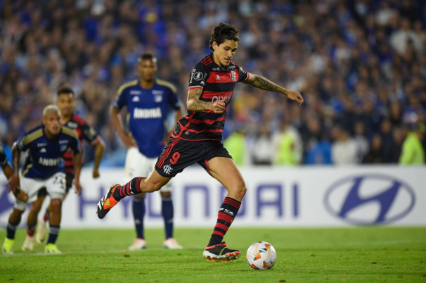 Flamengo larga na frente, mas sofre empate do Millonarios na estreia da ...
