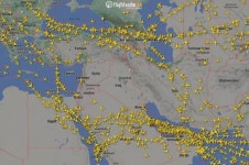 Representação gráfica do tráfego aéreo mostra o espaço aéreo sobre o Irã e o vizinho Oriente Médio às 0000 GMT, 14 de abril de 2024