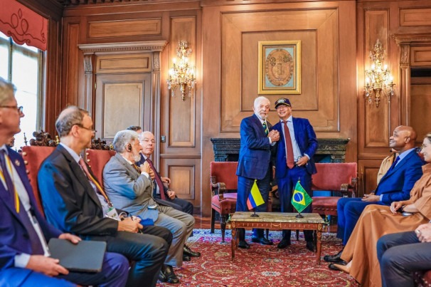 Reunião restrita com o presidente da República da Colômbia, Gustavo Petro, e o presidente Luiz Inácio Lula da Silva, na Casa de Nariño, em Bogotá