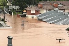 Enchente em Lajeado quase encobre os tetos das casas