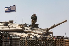  Israel garante que manterá guerra 'mesmo sozinho ' 