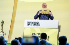 O presidente da Fifa no ato do sorteio