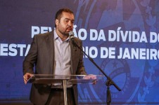 TRE-RJ absolve Cláudio Castro e mantém mandato de governador do Rio