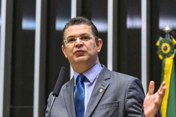 Pode ser preso. Contrariado com decisão do STF, deputado bolsonarista da Igreja Universal recorre à Embaixada dos EUA