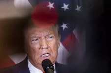 Em mar&ccedil;o, Trump emitiu uma proclama&ccedil;&atilde;o alegando que a gangue venezuelana Tren de Aragua estava invadindo os EUA