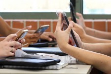 Recentemente, o Ministério da Educação anunciou que está elaborando um projeto de lei para proibir o uso de celulares nas salas de aula