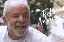 Lula agradece vídeo jogando beijo