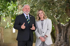 Lula e Meloni durante encontro em Roma