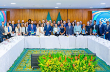 Lula no Planalto em reunião preliminar com líderes de grupos de engajamento que compuseram o G20 Social