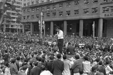 Vladimir Palmeira em 1968, discursando na Passeata dos 100 Mil