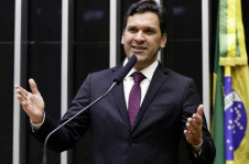 O relator, deputado Isnaldo Bulhões Jr.