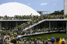 Golpistas bolsonaristas invadiram a pra&ccedil;a e sedes dos Tr&ecirc;s Poderes (arquivo)