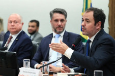 Glauber tem sido alvo da persegui&ccedil;&atilde;o de Artur Lira e seus asseclas da CCJ, diz o Informe JB