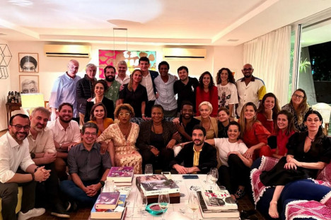 Margareth e os artistas reunidos em Ipanema