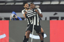 Alex Teles e Cuiabano comemoram