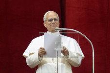 Prevost recitou a oração Regina Coeli, que substitui o Ângelus no tempo litúrgico da Páscoa
