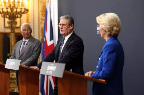  António Costa, Keir Starmer e Ursula von der Leyen em anúncio de parceria UE-Reino Unido