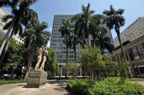 Construído entre 1937 e 1945 para ser a sede do então Ministério da Educação e Saúde Pública, o prédio de 16 pavimentos, é um marco da arquitetura moderna mundial e do patrimônio cultural brasileiro
