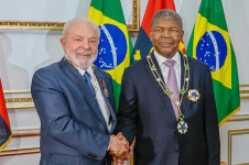 Presidente Lula ao lado presidente angolano, João Lourenço, durante viagem oficial a Luanda, em agosto de 2023