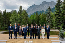 O presidente Lula durante a foto oficial com integrantes da sessão estendida da Cúpula do G7, no Canadá