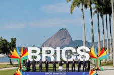 Representantes dos países do Brics posam para a 'foto de família' no Aterro do Flamengo, zona sul do Rio de Janeiro