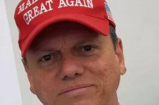 O governador de S&atilde;o Paulo fez quest&atilde;o de usar um bon&eacute; com o slogan do governo Trump: 'Make America Great Again' (Torne a Am&eacute;rica grande novamente)