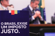 A comiss&atilde;o especial da C&acirc;mara dos Deputados criada para analisar o projeto que altera a legisla&ccedil;&atilde;o do Imposto de Renda (PL 1087/25), durante reuni&atilde;o que votou o parecer do relator, deputado Arthur Lira (PP-AL)