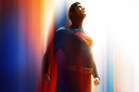 Mais divertido e próximo aos quadrinhos, é assim o novo Superman, que traz um bom e carismático ator no papel, e uma trama algo politizada
