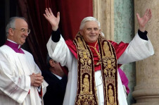  Joseph Ratzinger renunciou ao pontificado em 2013